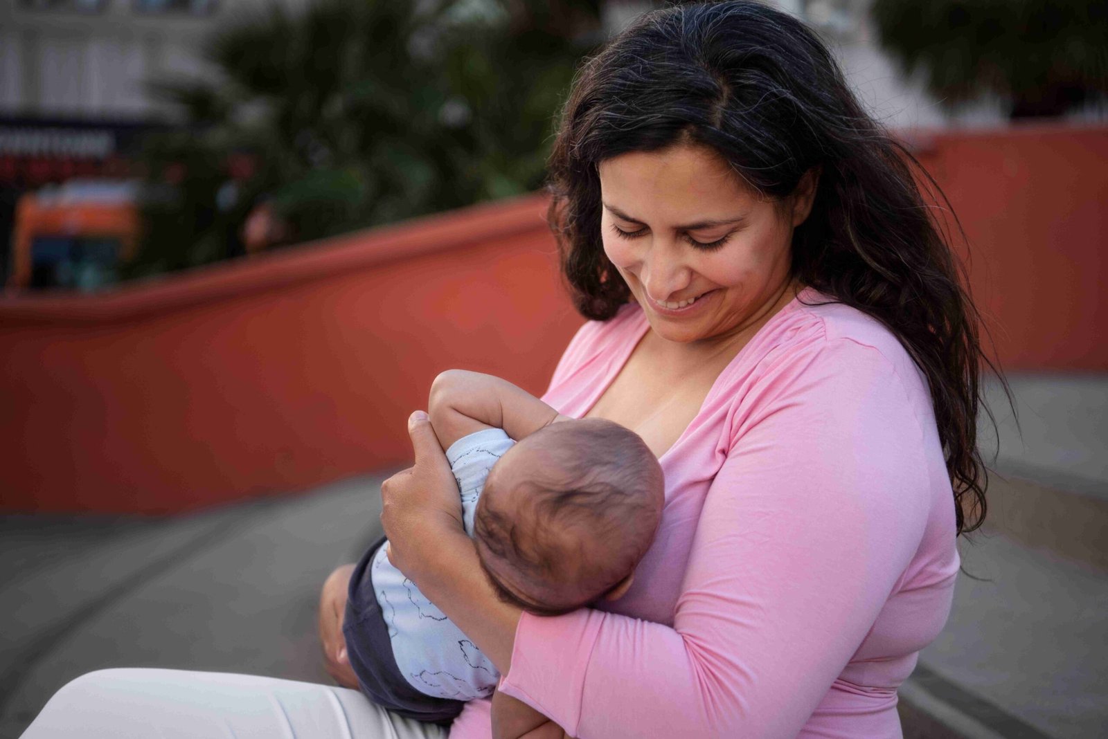 Postnatal care for mother and newborn in a Mumbai maternity clinic