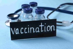 doctor explaining HPV vaccination in Mumbai